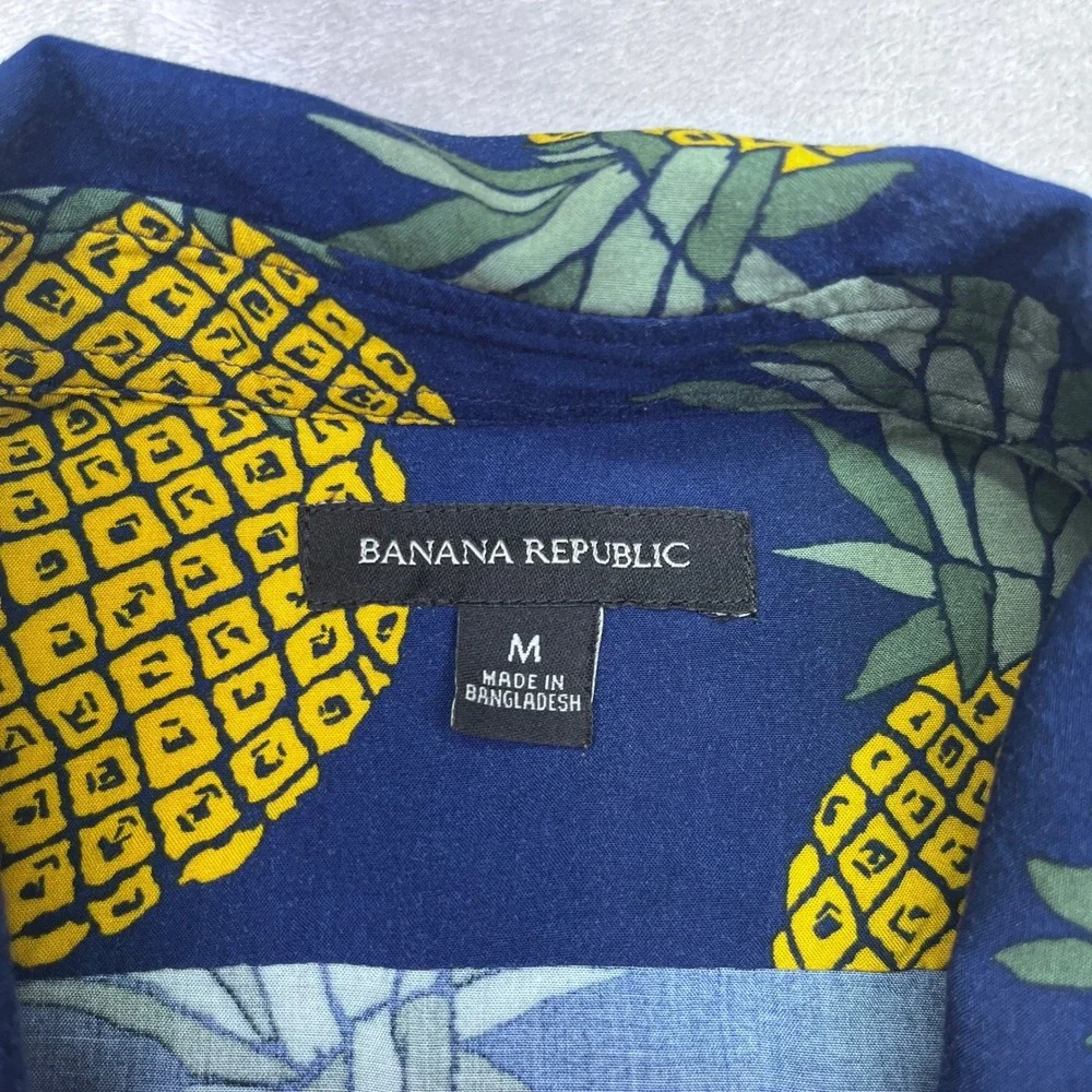 Banana Republic Pineapple Print Short Sleeve Button Up‎ Shirt - M